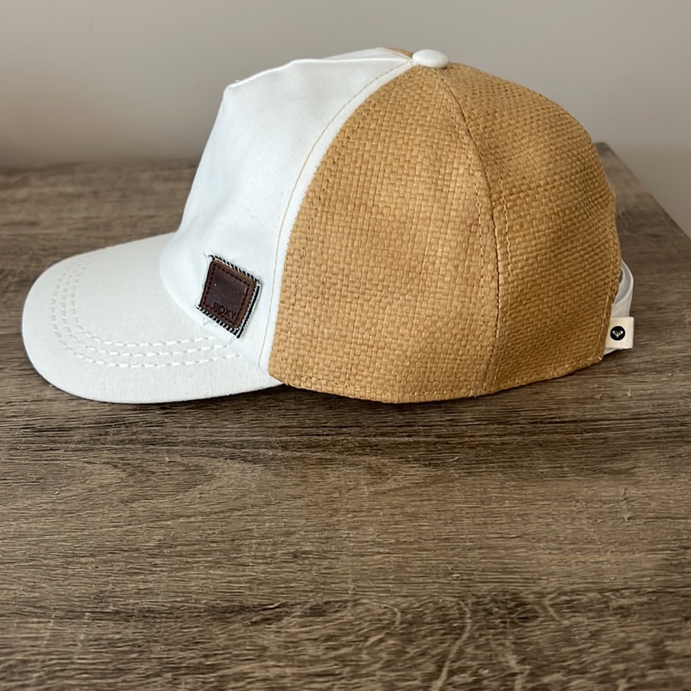 Roxy trucker hat